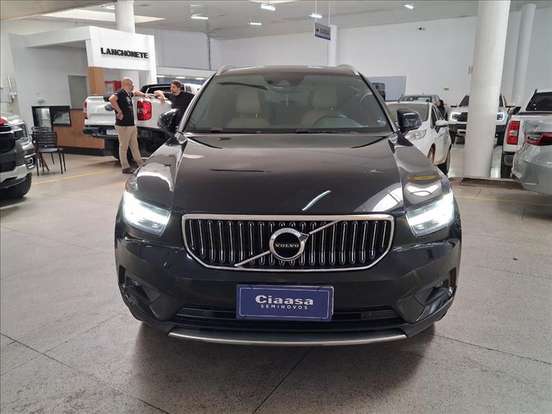 VOLVO-XC40-2020