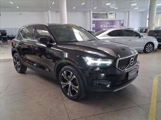 VOLVO-XC40-2020