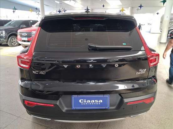 VOLVO-XC40-2020