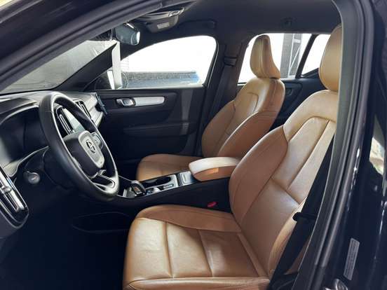 VOLVO-XC40-2020