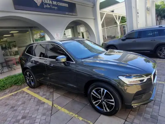 VOLVO-XC60-2020