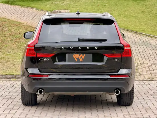 VOLVO-XC60-2.0 T5 GASOLINA MOMENTUM AWD GEARTRONIC VOLVO-XC60-2018