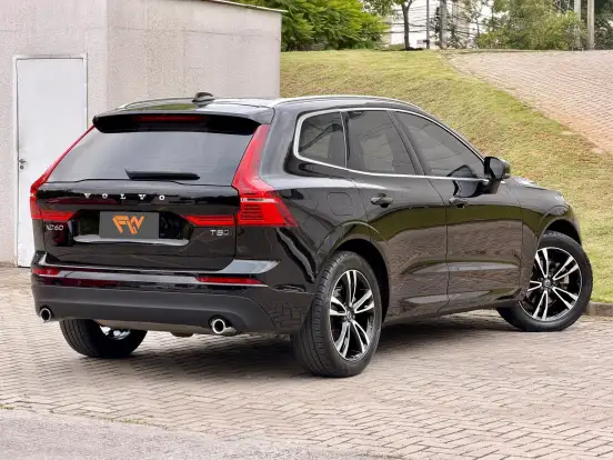 VOLVO-XC60-2018