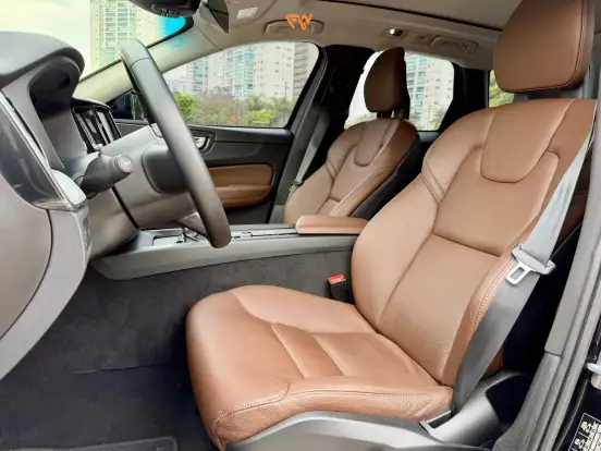 VOLVO-XC60-2.0 T5 GASOLINA MOMENTUM AWD GEARTRONIC VOLVO-XC60-2018