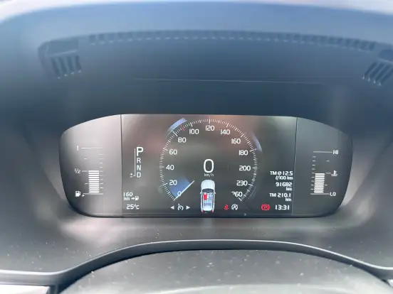 VOLVO-XC60-2017