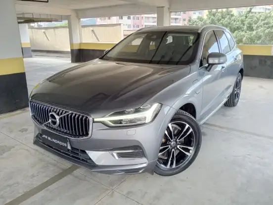 VOLVO-XC60-2021