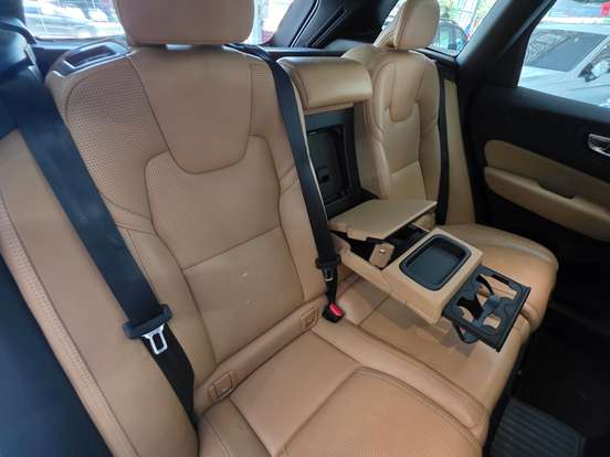 VOLVO-XC60-2019