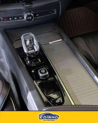 VOLVO-XC60-2024