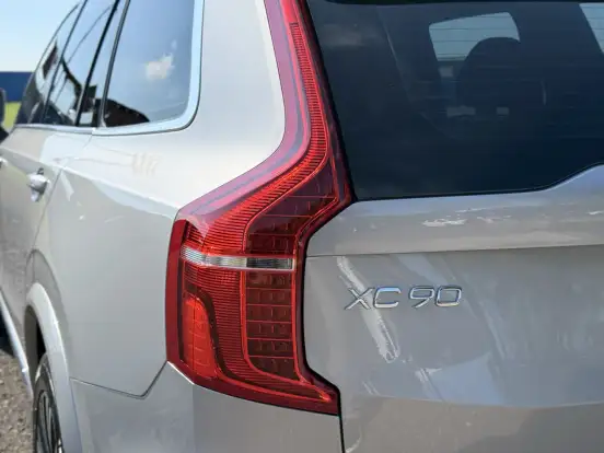 VOLVO-XC90-2022