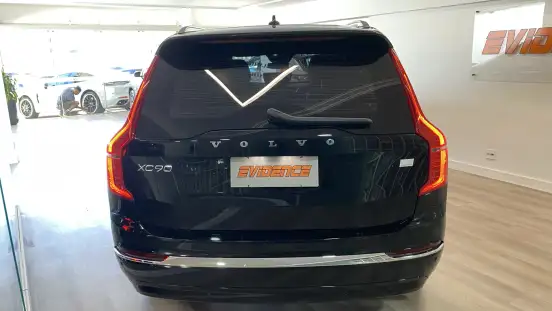 VOLVO-XC90-2023