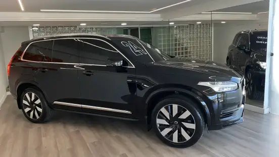 VOLVO-XC90-2023