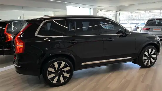VOLVO-XC90-2023
