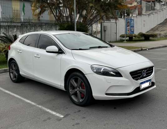 VOLVO-V40-2013