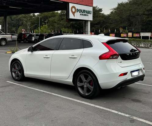 VOLVO-V40-2013