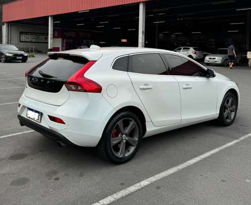 VOLVO-V40-2013