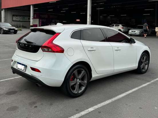 VOLVO-V40-2.0 T4 DYNAMIC TURBO GASOLINA 4P AUTOMÁTICO VOLVO-V40-2013