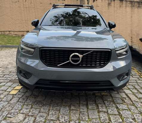 VOLVO-XC40-2021