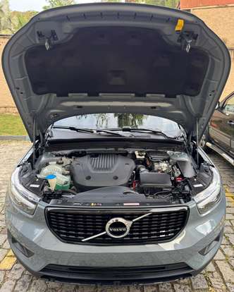 VOLVO-XC40-2021