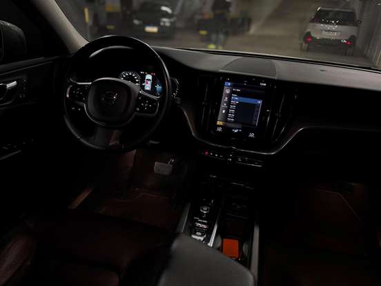 VOLVO-XC60-2.0 T8 HYBRID MOMENTUM AWD GEARTRONIC VOLVO-XC60-2020