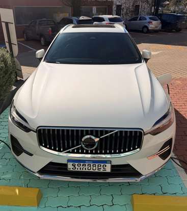 VOLVO-XC60-2023