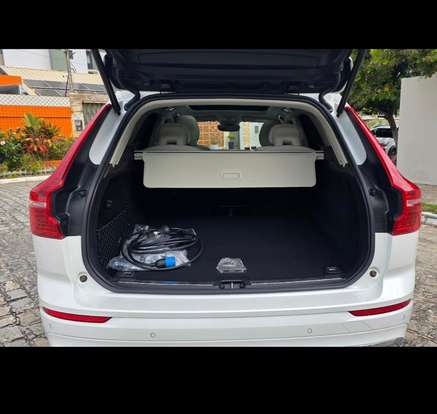 VOLVO-XC60-2023