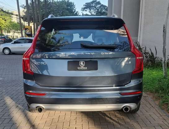 VOLVO-XC90-2019