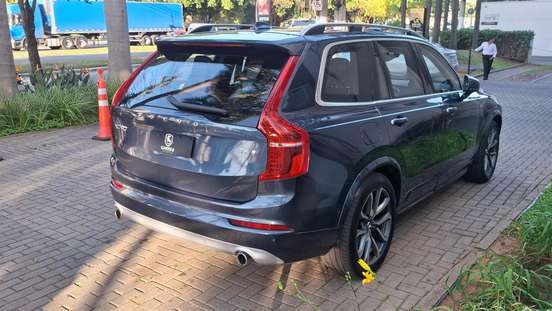 VOLVO-XC90-2019