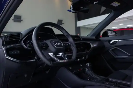 AUDI-Q3-2024