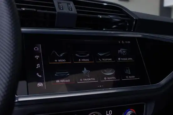AUDI-Q3-2024