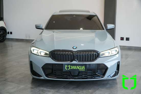 BMW-320i-2023