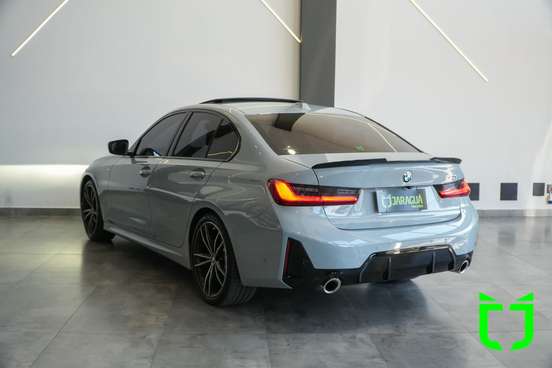 BMW-320i-2023