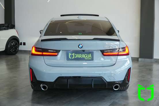 BMW-320i-2023