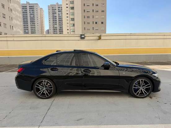 BMW-320i-2023