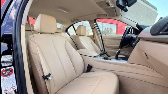 BMW-320i-2013