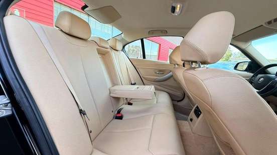 BMW-320i-2013