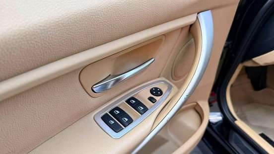 BMW-320i-2013