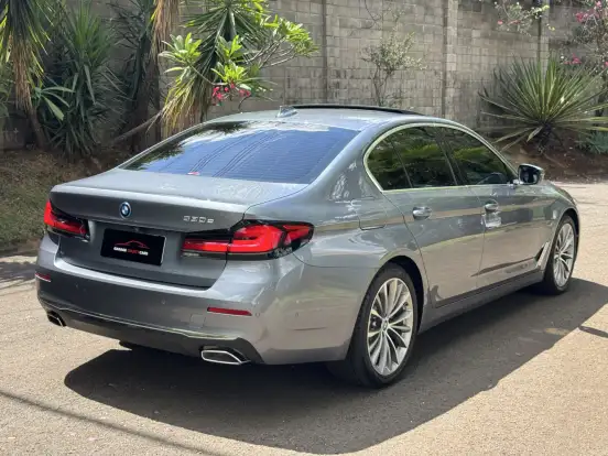 BMW-530e-2022