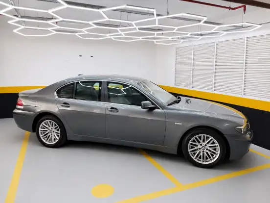 BMW-745i-2002