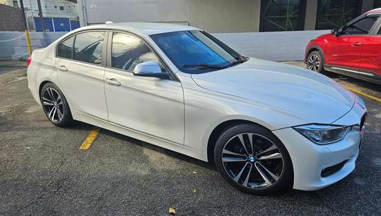 BMW-320i-2013