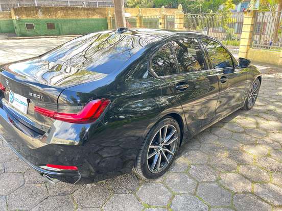 BMW-320i-2024