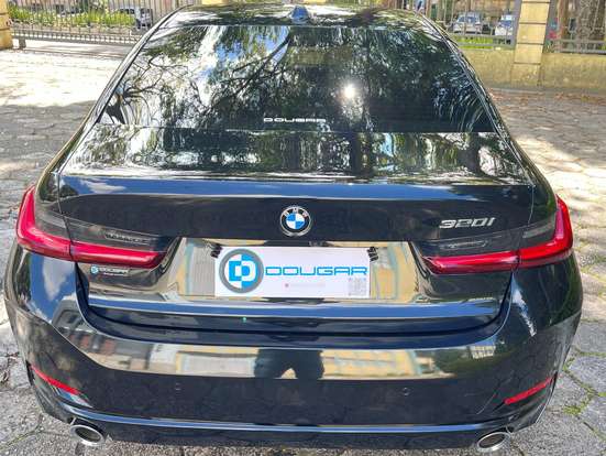 BMW-320i-2024