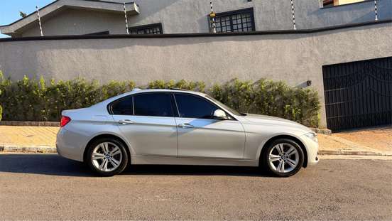 BMW-320i-2017