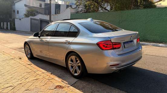 BMW-320i-2017