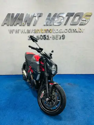 DUCATI-DIAVEL CARBON DUCATI-DIAVEL CARBON-2012