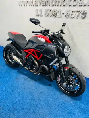 DUCATI-DIAVEL CARBON DUCATI-DIAVEL CARBON-2012
