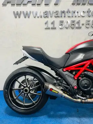 DUCATI-DIAVEL CARBON-2012