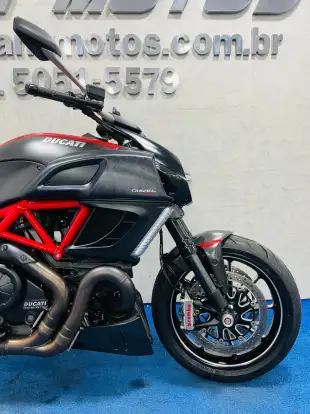DUCATI-DIAVEL CARBON-2012