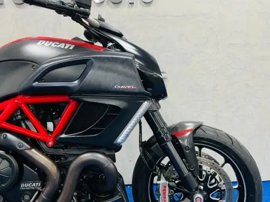 DUCATI-DIAVEL CARBON DUCATI-DIAVEL CARBON-2012