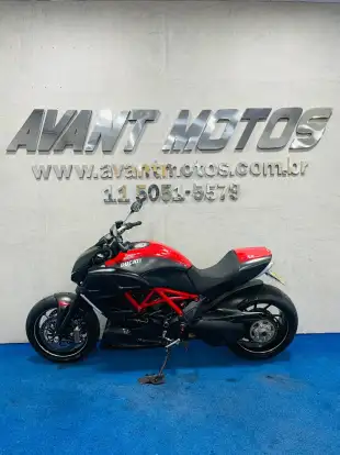 DUCATI-DIAVEL CARBON DUCATI-DIAVEL CARBON-2012