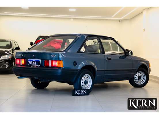 FORD-ESCORT-1989